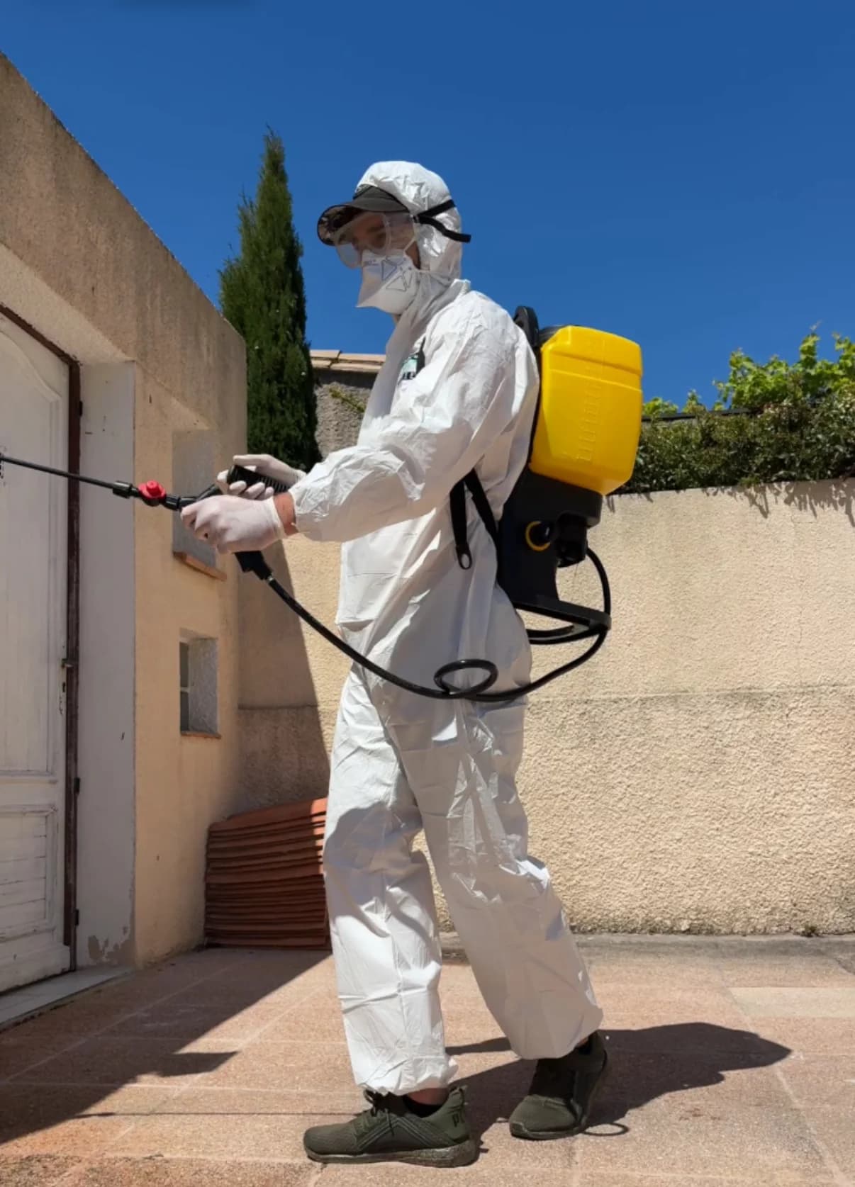 Technicien Biohotte Nuisibles en intervention — Île-de-France